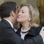 Nicolas Sarkozy et Hillary Clinton. D. R.